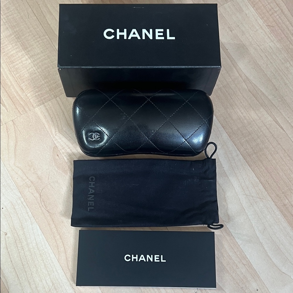 CHANEL Classic Black Sunglasses Set - Picture 4 of 4